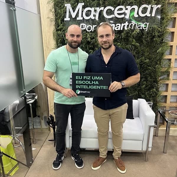 Cliente Smartmaq no estande da fábrica