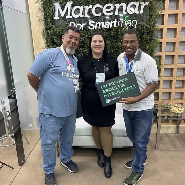 Cliente Smartmaq no estande da fábrica